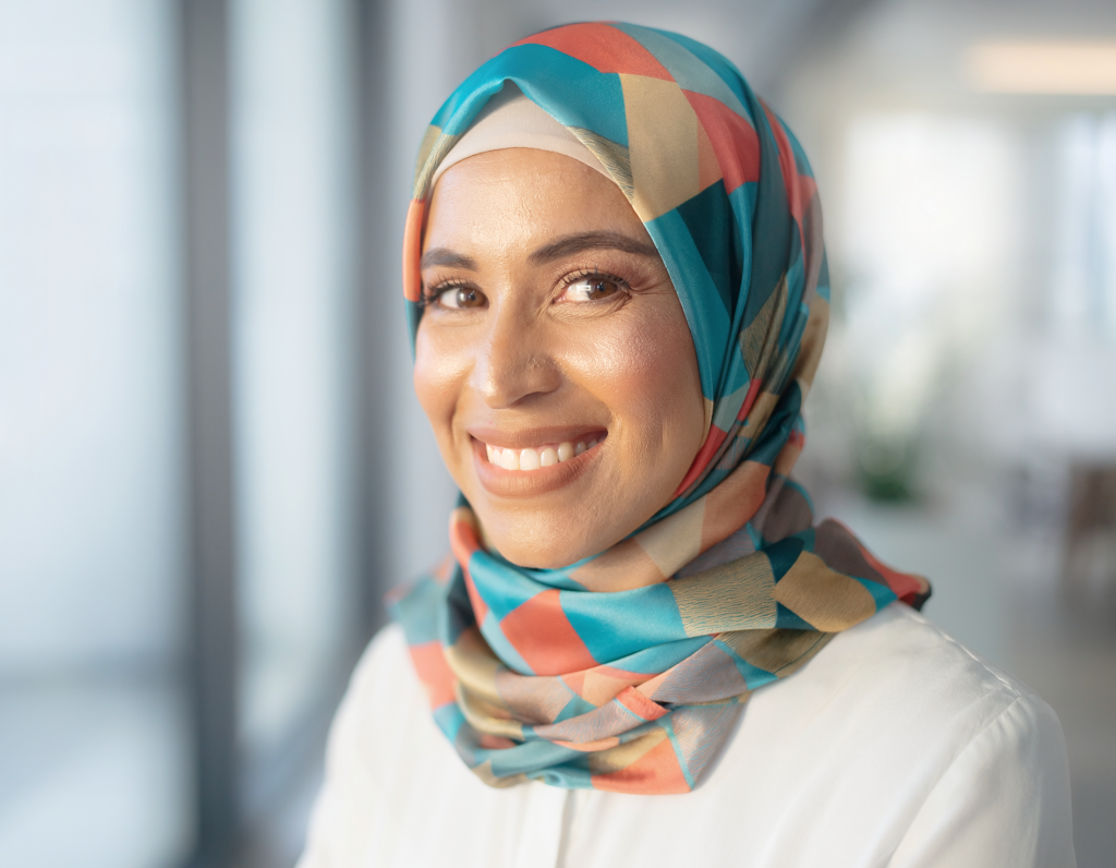 Firefly Professional close up portrait of a friendly Iranian woman wearing a stylish colorful 147276 1024x796